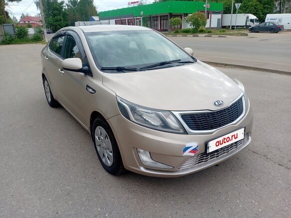 2013 Kia Rio 5-speed III, бежевый, 580000 рублей - вид 3