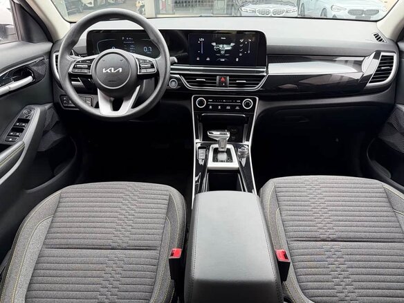 2023 Kia Seltos I Рестайлинг, белый, 1850003 рублей - вид 6