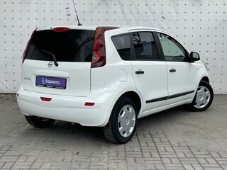 2012 Nissan Note I Рестайлинг, белый, 625000 рублей, вид 4