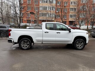 2019 Chevrolet Silverado Crew Cab IV (T1XX), белый, 4750000 рублей, вид 5