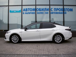 2021 Toyota Camry VIII (XV70) Рестайлинг, белый, 2328000 рублей, вид 2