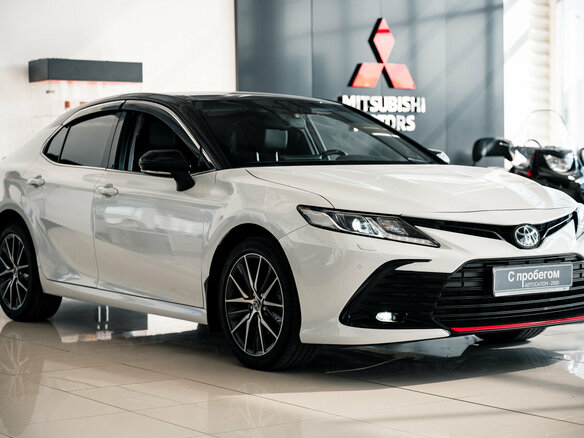2021 Toyota Camry VIII (XV70) Рестайлинг, белый - вид 1