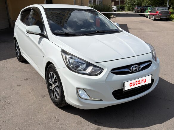 2012 Hyundai Solaris I, белый, 1100000 рублей - вид 2