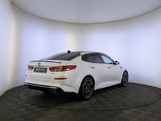 2019 Kia Optima IV Рестайлинг, белый, 2080000 рублей, вид 5