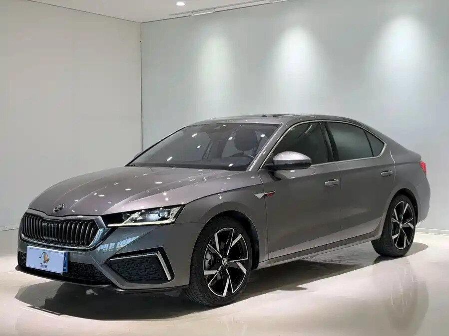 Открыть фотографии: Skoda Octavia IV (A8)