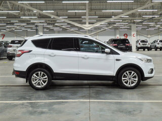 2017 Ford Kuga II Рестайлинг, белый, 1440000 рублей, вид 4