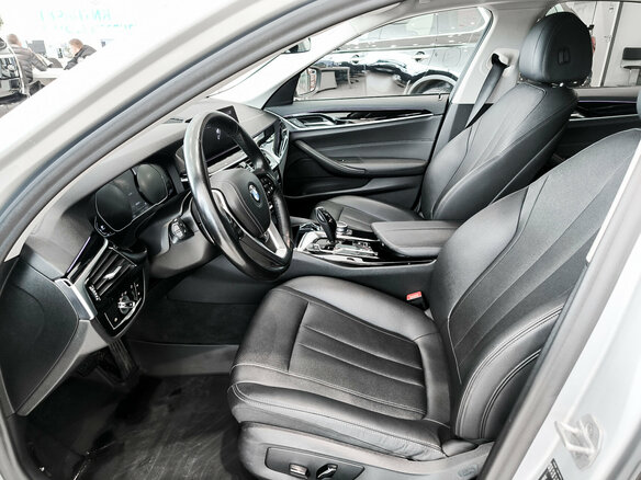 2021 BMW 5 серии 520d xDrive VII (G30/G31/G38) Рестайлинг, серебристый, 4050000 рублей - вид 15