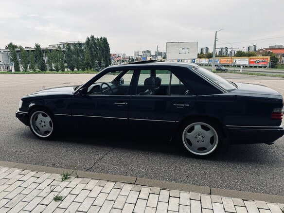 1994 Mercedes-Benz E-Класс 280 I (W124), синий, 475000 рублей - вид 3