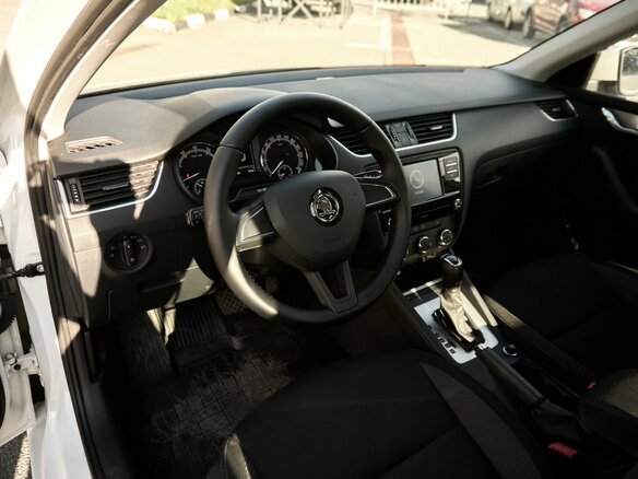2019 Skoda Octavia III (A7) Рестайлинг, белый, 1678000 рублей - вид 4