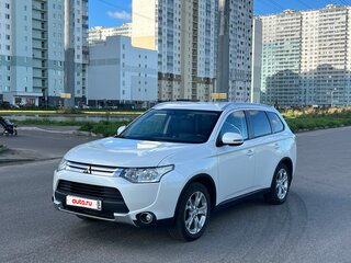 2014 Mitsubishi Outlander III Рестайлинг, белый, 1495000 рублей, вид 3