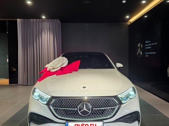 2026 Mercedes-Benz E-Класс 300 VI (W214, S214), белый - вид 4