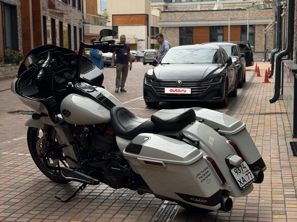 2020 Harley-Davidson CVO Road Glide, серый, 2775000 рублей - вид 5