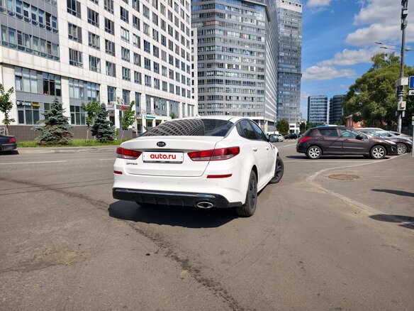 2019 Kia Optima IV Рестайлинг, белый - вид 3