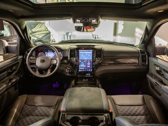 2024 Ram 1500 Crew Cab V Рестайлинг, чёрный, 9998000 рублей - вид 18