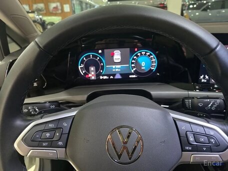 2023 Volkswagen Golf VIII, белый, 2875000 рублей, вид 5