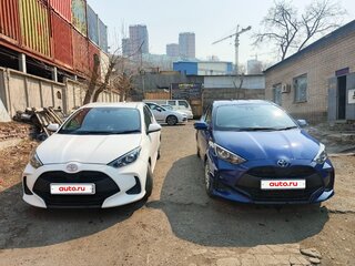 2022 Toyota Yaris IV, синий, 870000 рублей, вид 1