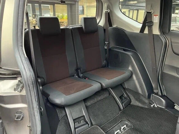 2021 Toyota Sienta II Рестайлинг, серый - вид 17