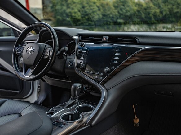 2019 Toyota Camry VIII (XV70), белый, 3500000 рублей - вид 17