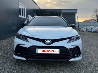 2021 Toyota Camry VIII (XV70) Рестайлинг, белый, 1799999 рублей, вид 3