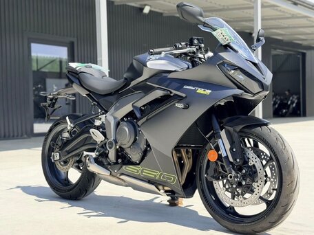 2025 Triumph Daytona 660, чёрный, 980000 рублей, вид 1