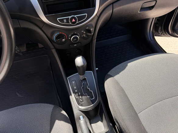 2011 Hyundai Solaris I, чёрный, 890000 рублей - вид 12