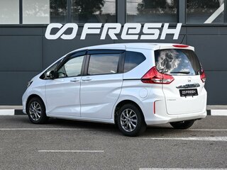 2019 Honda Freed II Рестайлинг, белый, 1729000 рублей, вид 2