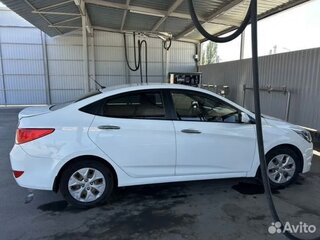 2014 Hyundai Solaris I Рестайлинг, белый, 999999 рублей, вид 2