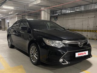 2016 Toyota Camry VII (XV50) Рестайлинг, чёрный, 2100000 рублей, вид 3