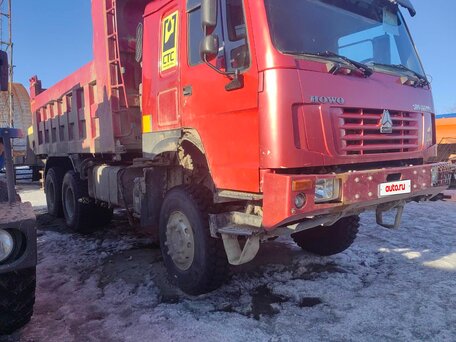 2022 Sinotruk Howo ZZ3327, красный, 3682500 рублей, вид 1