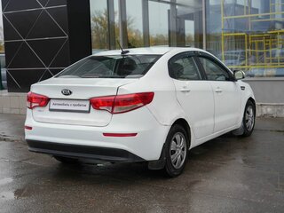 2017 Kia Rio III Рестайлинг, белый, 565000 рублей, вид 5