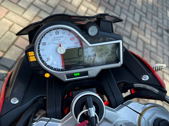 2018 BMW S 1000 R, красный, 1050000 рублей - вид 9