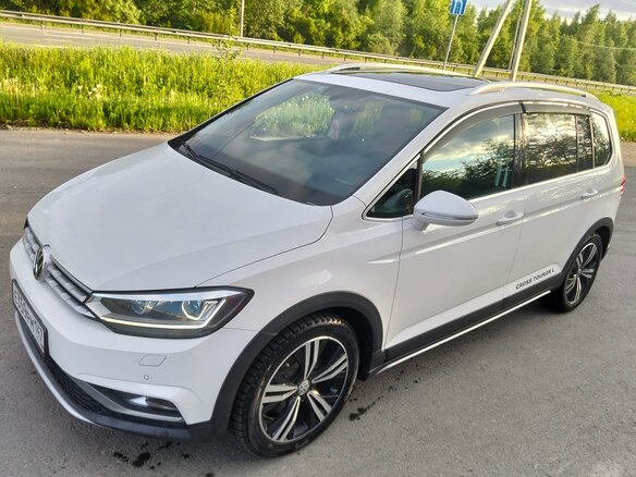 2020 Volkswagen Touran L II, белый, 2400000 рублей