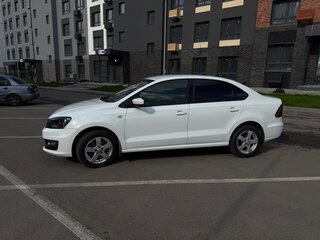 2017 Volkswagen Polo V Рестайлинг, белый, 1200000 рублей, вид 4