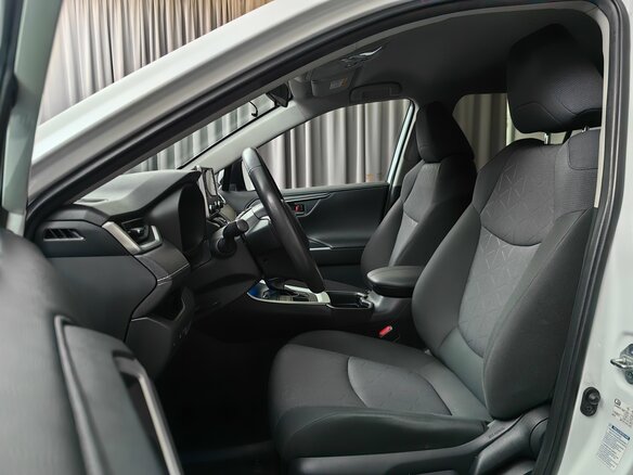 2020 Toyota RAV4 V (XA50), белый - вид 8