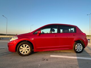 2010 Nissan Tiida I Рестайлинг, красный, 720000 рублей, вид 4