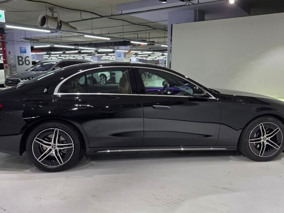 2025 Mercedes-Benz E-Класс 300 VI (W214, S214), чёрный - вид 2