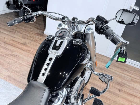 2019 Harley-Davidson Fat Boy, чёрный, 1799000 рублей - вид 15