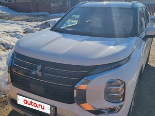 2023 Mitsubishi Outlander IV, белый, 4200000 рублей, вид 2