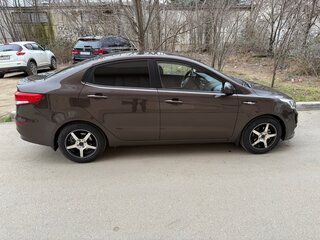 2016 Kia Rio III Рестайлинг, коричневый, 975000 рублей, вид 3