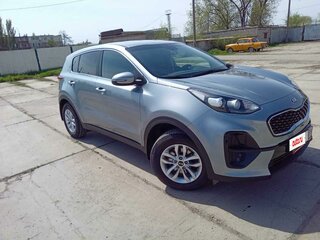 2019 Kia Sportage IV Рестайлинг, серебристый, 1800000 рублей, вид 2
