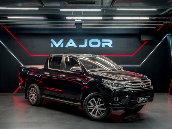 2017 Toyota Hilux VIII, чёрный - вид 3