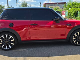 2022 Mini Hatch Cooper S III (F55/F56) Рестайлинг 2, красный, 3300000 рублей, вид 3