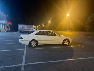 2001 Mercedes-Benz S-Класс 320 IV (W220), белый, 650000 рублей, вид 3