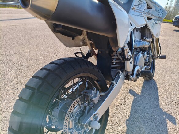 2011 Suzuki DR-Z 400 SM, белый, 490000 рублей - вид 5