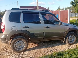 2015 Chevrolet Niva I Рестайлинг, серебристый, 550000 рублей, вид 2
