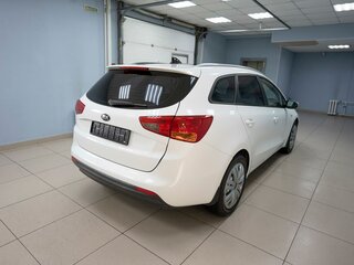 2017 Kia Ceed II Рестайлинг, белый, 1049000 рублей, вид 4