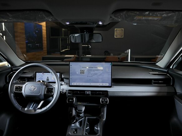 2026 Toyota RAV4 VI (XA60), белый, 4550000 рублей - вид 13