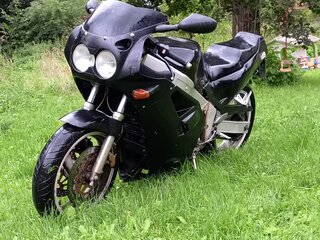 Yamaha FZR750