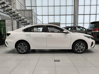 2024 Kia K3 II (China Market) Рестайлинг, белый, 2599000 рублей, вид 4