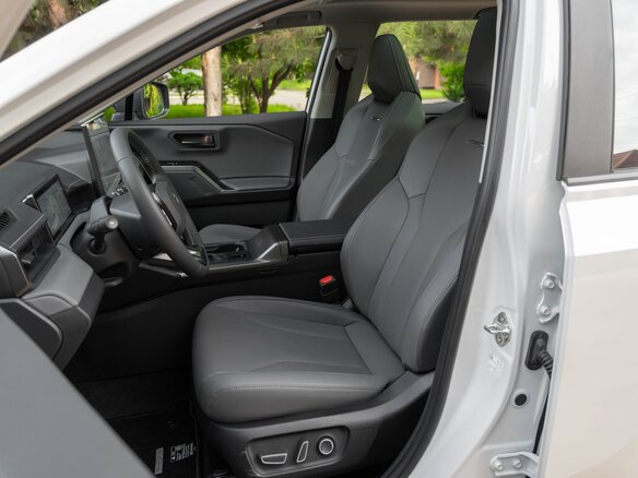 2026 Toyota RAV4 VI (XA60), белый - вид 10